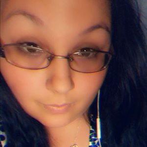 Meet your Posher, Alicia